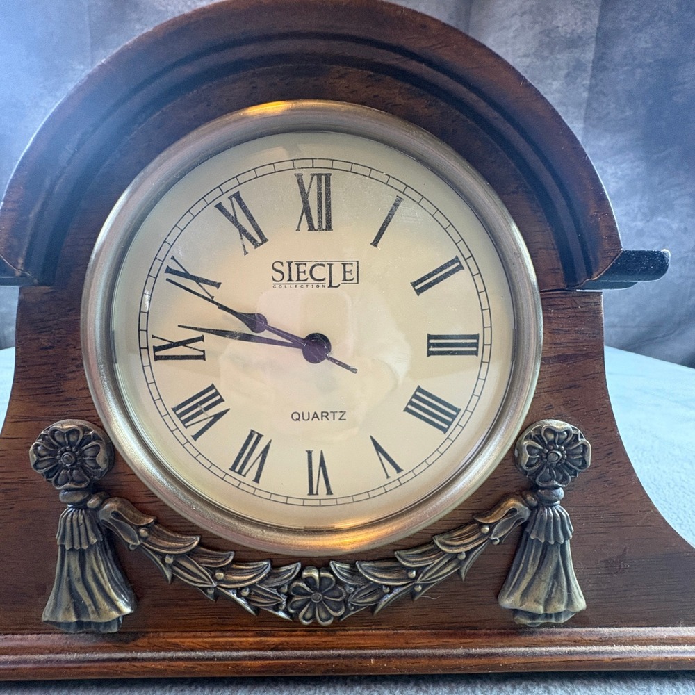 Siecle Collection Wood Mantel Clock Vintage Tambour Style Roman Numerals Parts - Picture 2 of 9